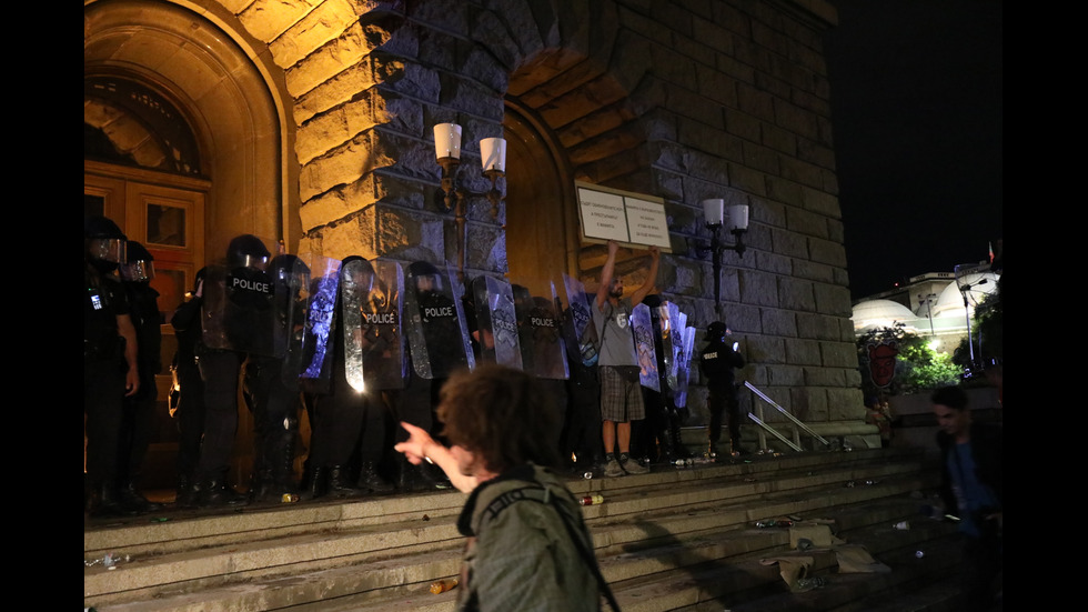 Напрежението на протеста в София ескалира