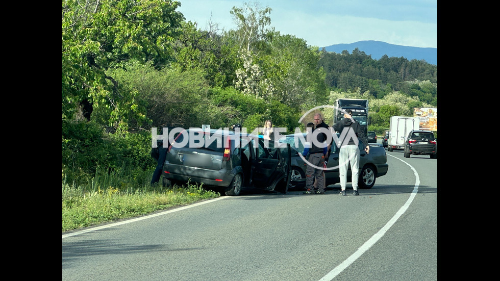 Четирима пострадали в челна катастрофа на Подбалканския път