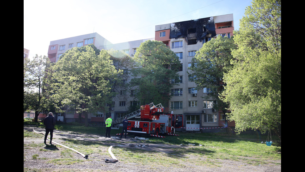 Пожар пламна в блок в София