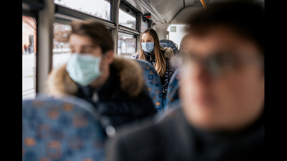 Как да се пазим от вируси в обществения транспорт?