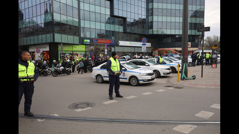 Протест на служителите в градския транспорт блокира София