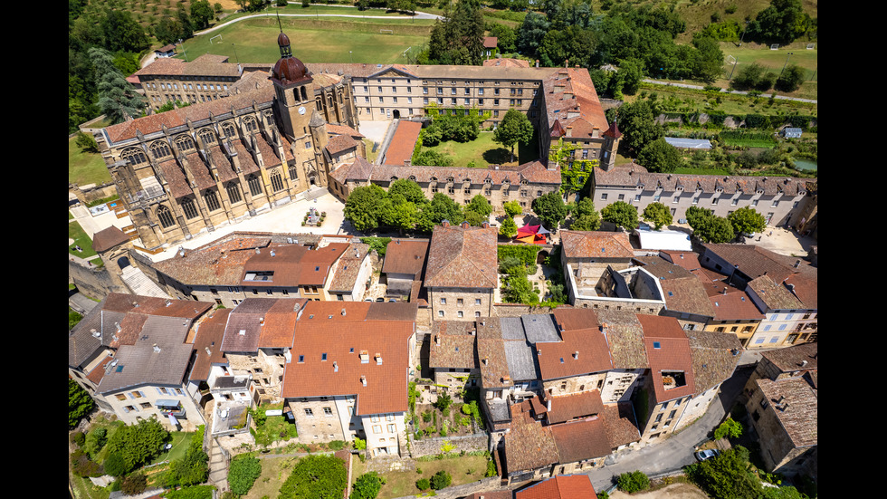 Градчето, което французите харесват най-много в страната си