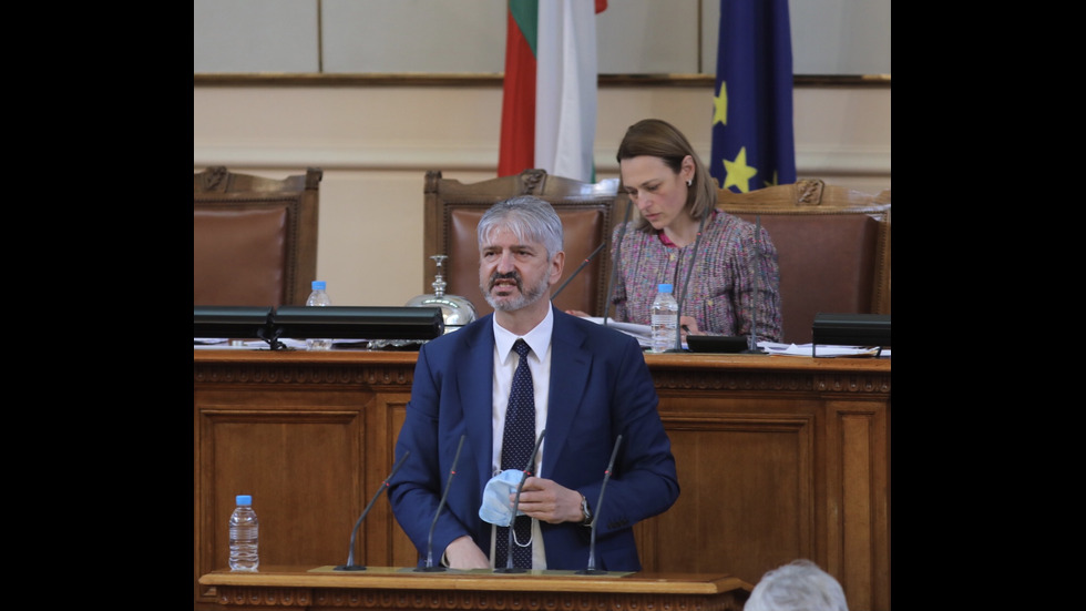 Бурни дебати в първия работен ден на новото Народно събрание