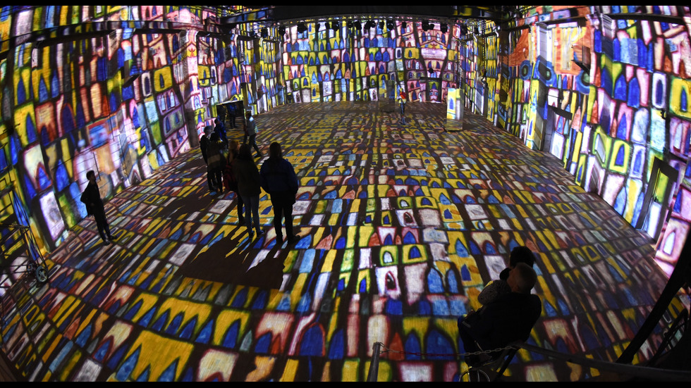 Изложбата, която те пренася в друг свят