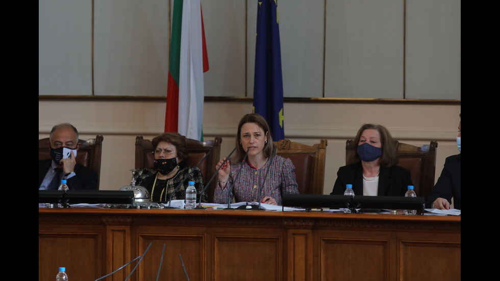 Бурни дебати в първия работен ден на новото Народно събрание