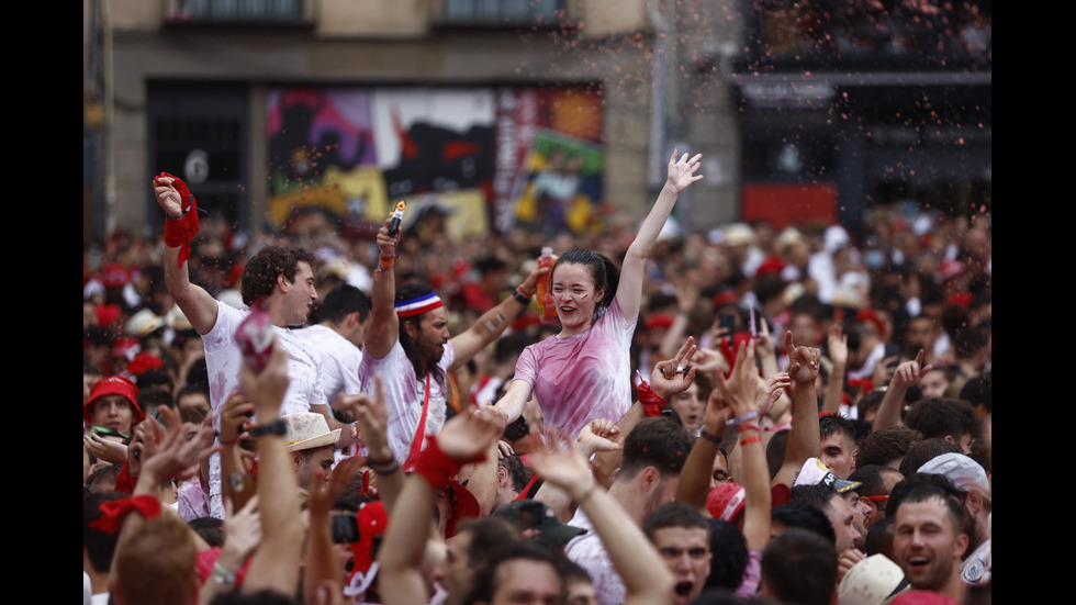 Отново надбягване с бикове в Памплона