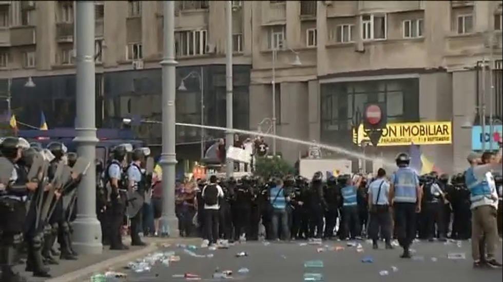 Мащабен протест и сблъсъци в Букурещ