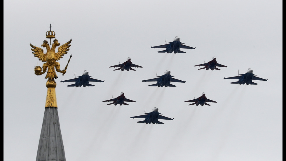 75 ГОДИНИ ОТ ПОБЕДАТА: Москва отбелязва 9 май с въздушна демонстрация