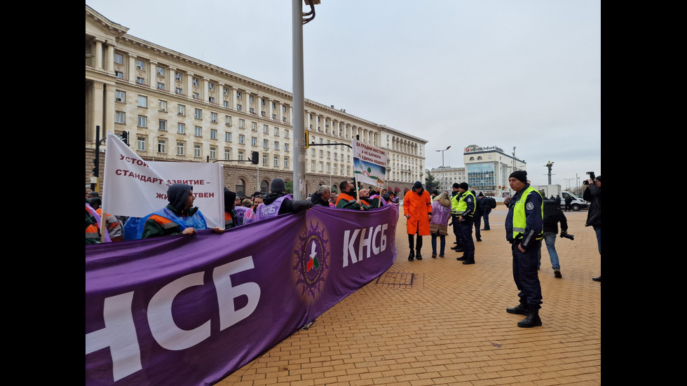 Синдикати от КНСБ и КТ „Подкрепа“ излизат на протест пред МС