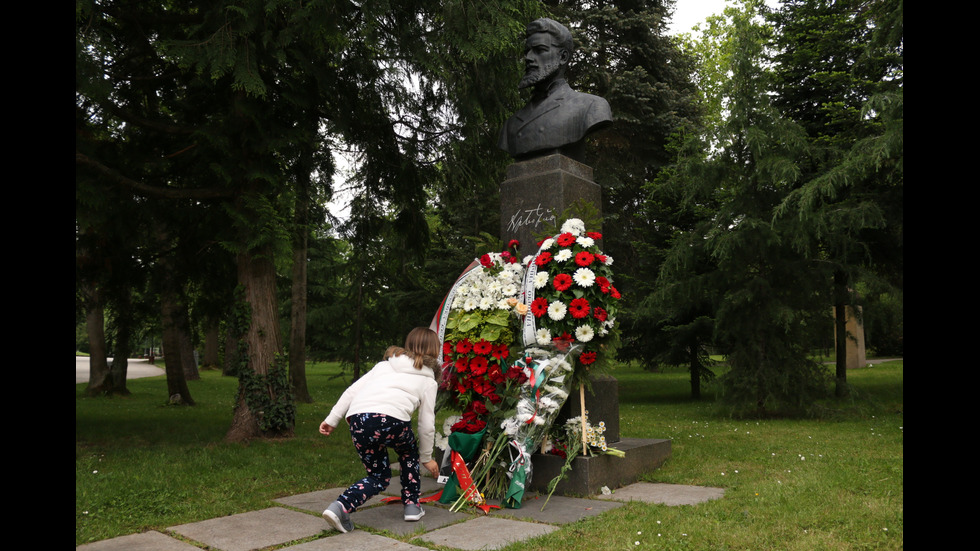 България притихна в памет на Ботев и загиналите за свободата ни