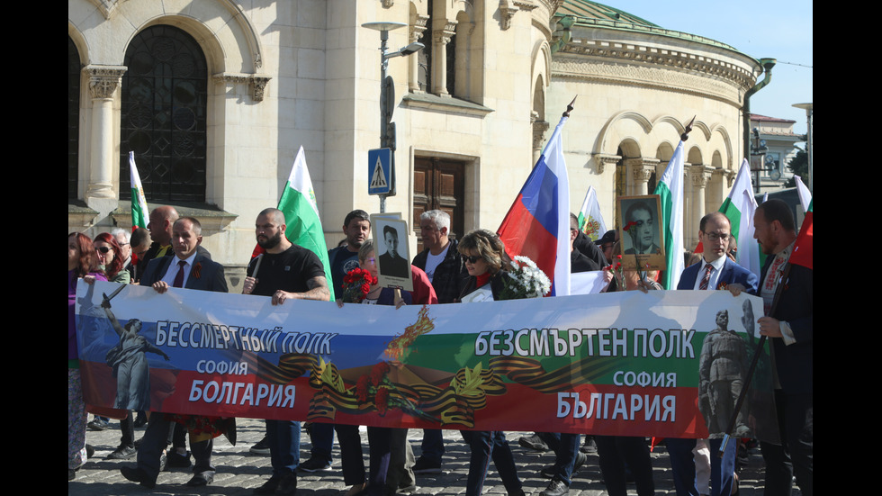 Нарисуваха украинското знаме върху Паметника на Съветската армия