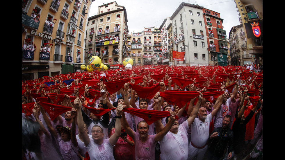 Отново надбягване с бикове в Памплона
