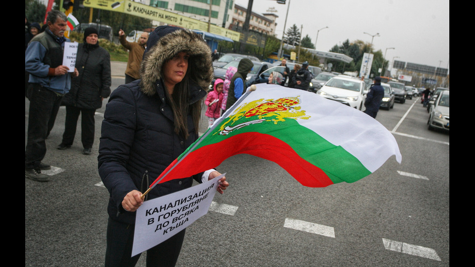 Протест блокира „Цариградско шосе” в София