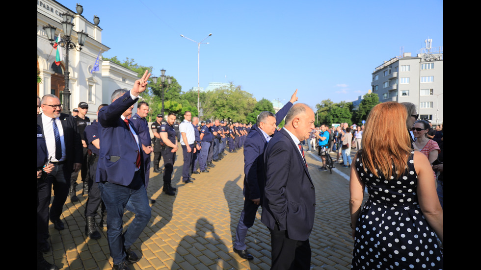 Протест в подкрепа на Никола Минчев пред НС