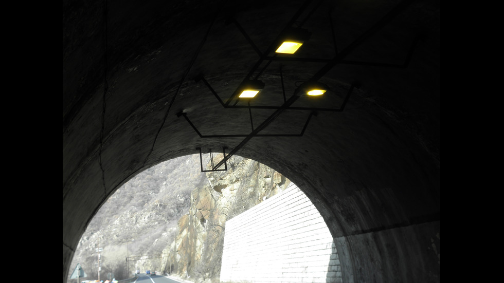 Инспекциите на тунелите по пътищата продължават