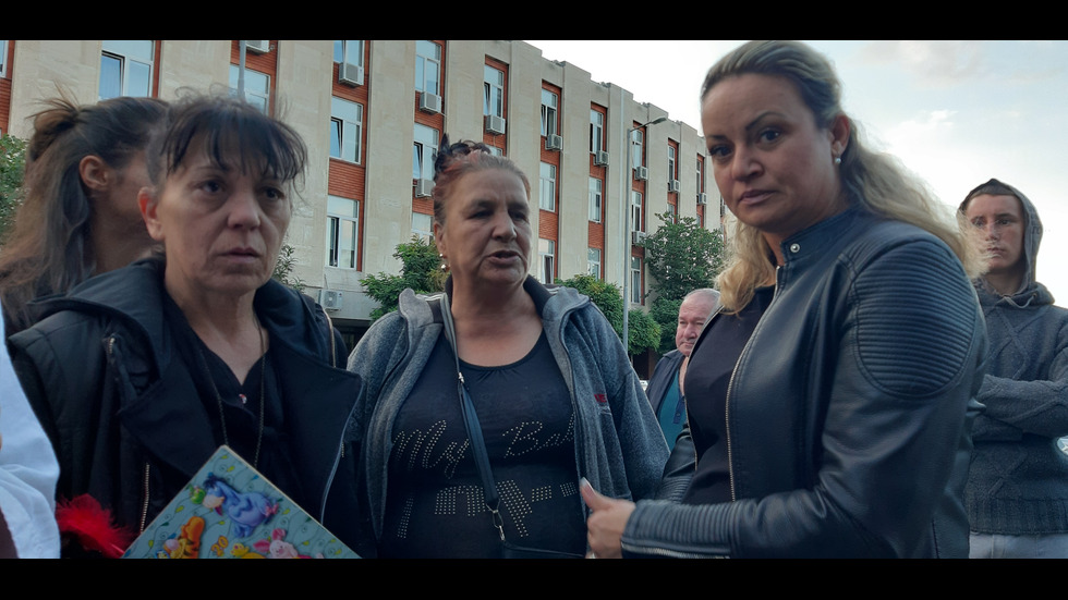 Протест пред Съдебната палата в Сливен