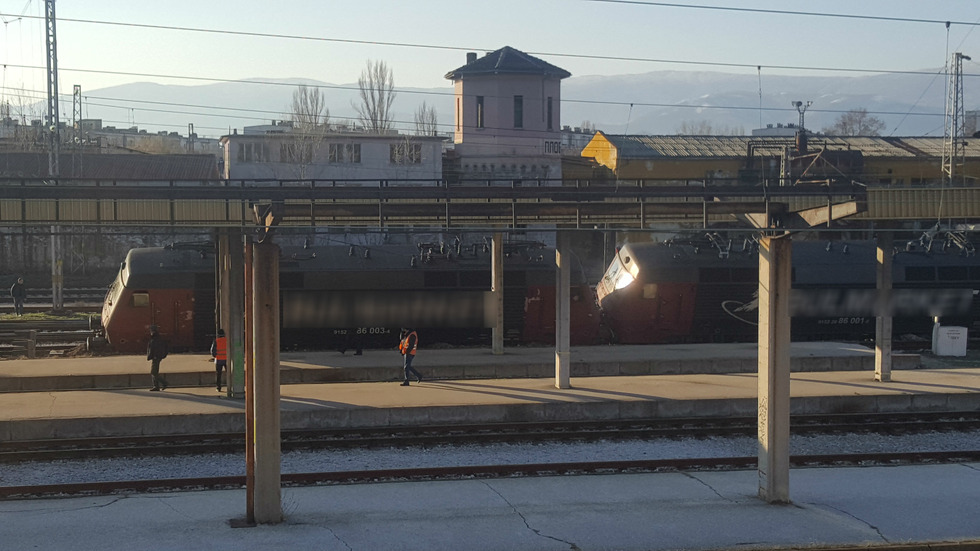 Товарен влак дерайлира в Пловдив