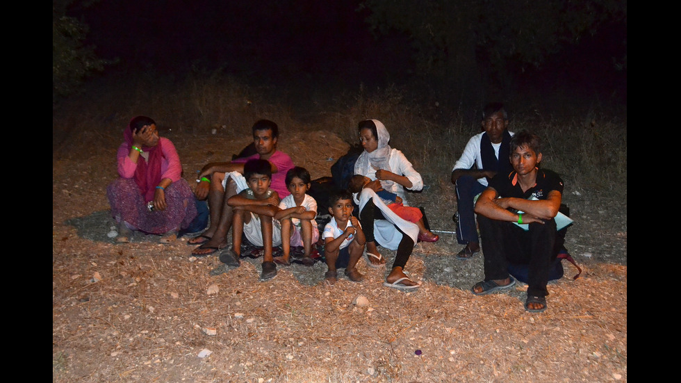До 4000 мигранти избягаха от лагер в Гърция заради пожар
