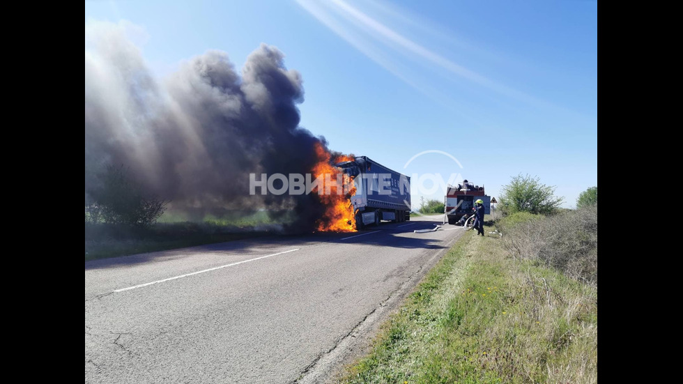 ТИР, превозващ амониева силитра, изгоря край Стара Загора