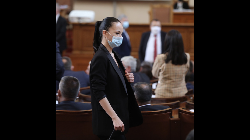 Бурни дебати в първия работен ден на новото Народно събрание