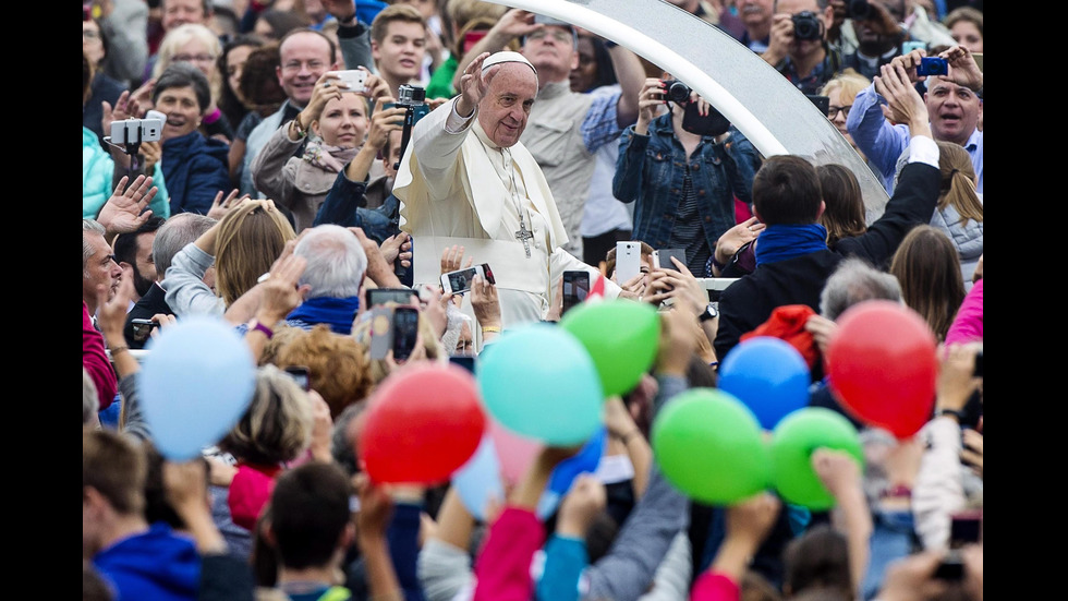 Папата призова за солидарност с бежанците