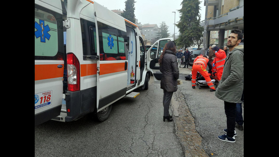 Мъж стреля срещу минувачи в Италия, има ранени
