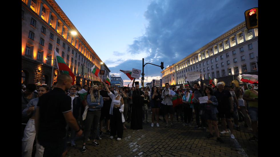 ДЕН ОСМИ: Протестите с искане за оставка на кабинета продължават