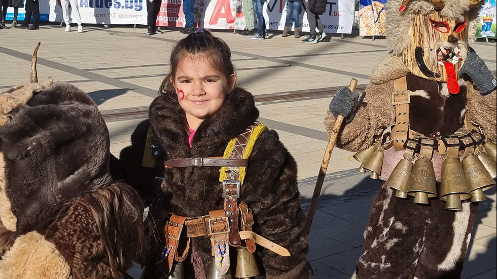 Фестивалът на маскарадните игри "Сурва" в Перник