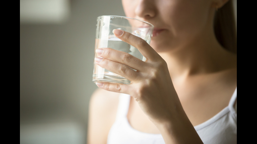 Какво се случва с тялото, ако заменим всички напитки с вода?
