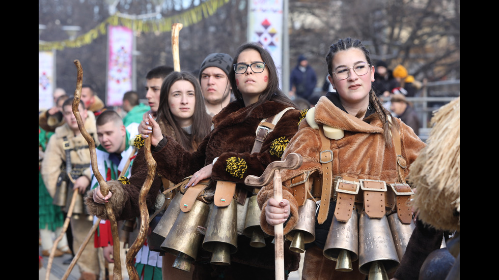 Фестивалът на маскарадните игри "Сурва" в Перник