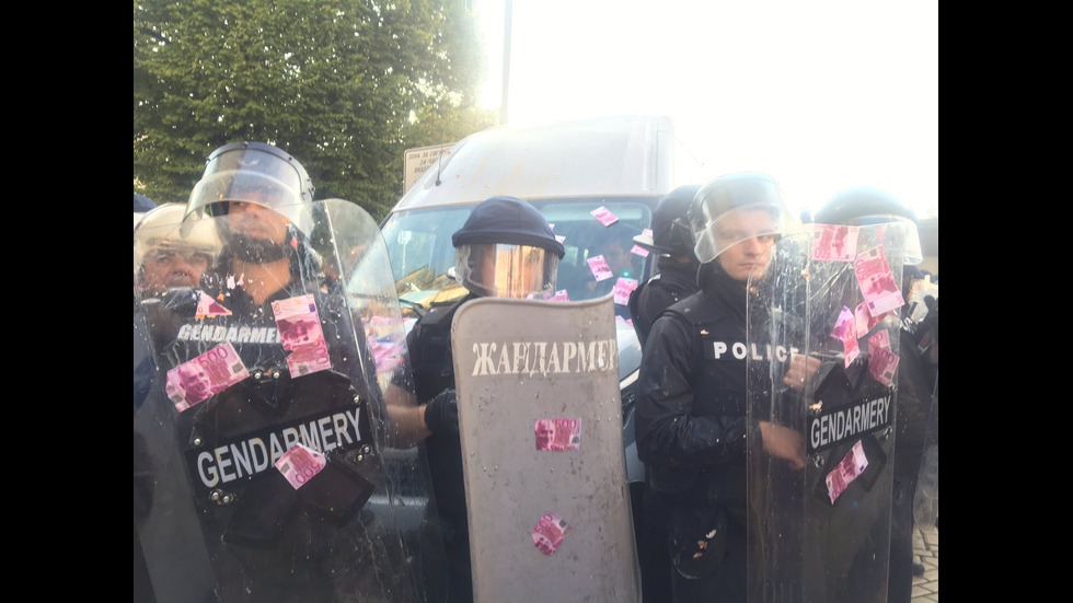 Протест пред парламента