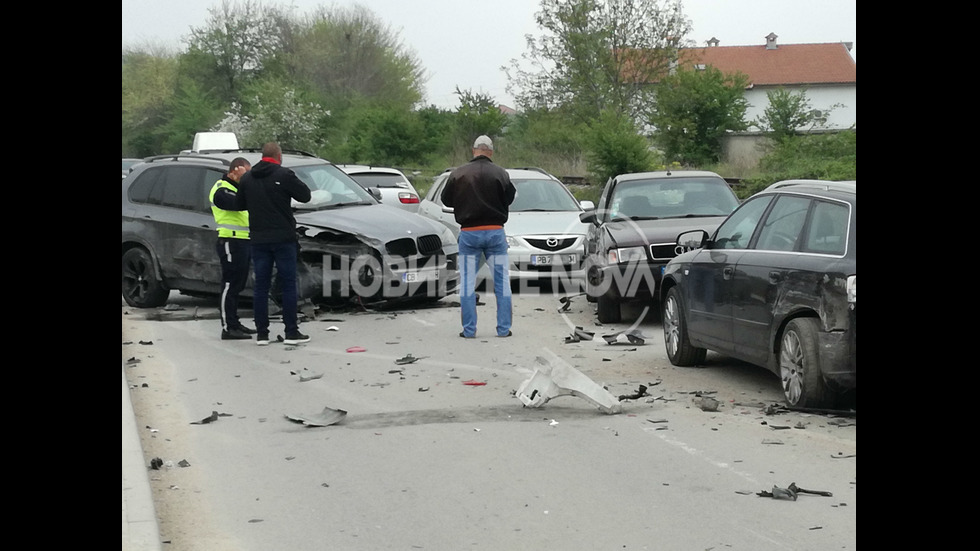 Шофьор удари 10 паркирани коли в Пловдив и избяга