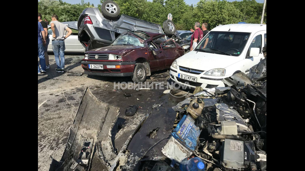 Трима възрастни и едно дете пострадаха при верижна катастрофа във Варна