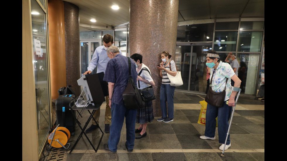 Пробно гласуване с машини в столичното метро