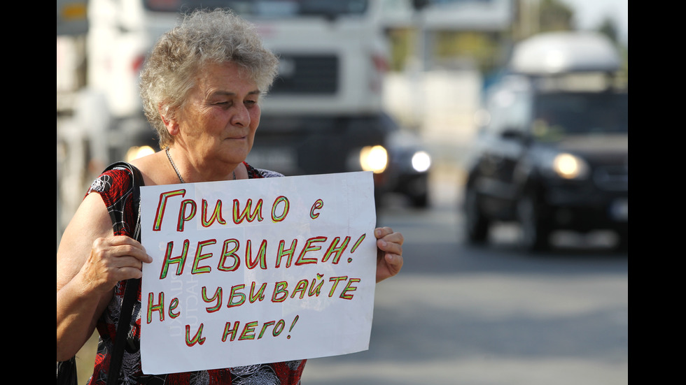 Божурище на протест в подкрепа на шофьора на автобуса ковчег