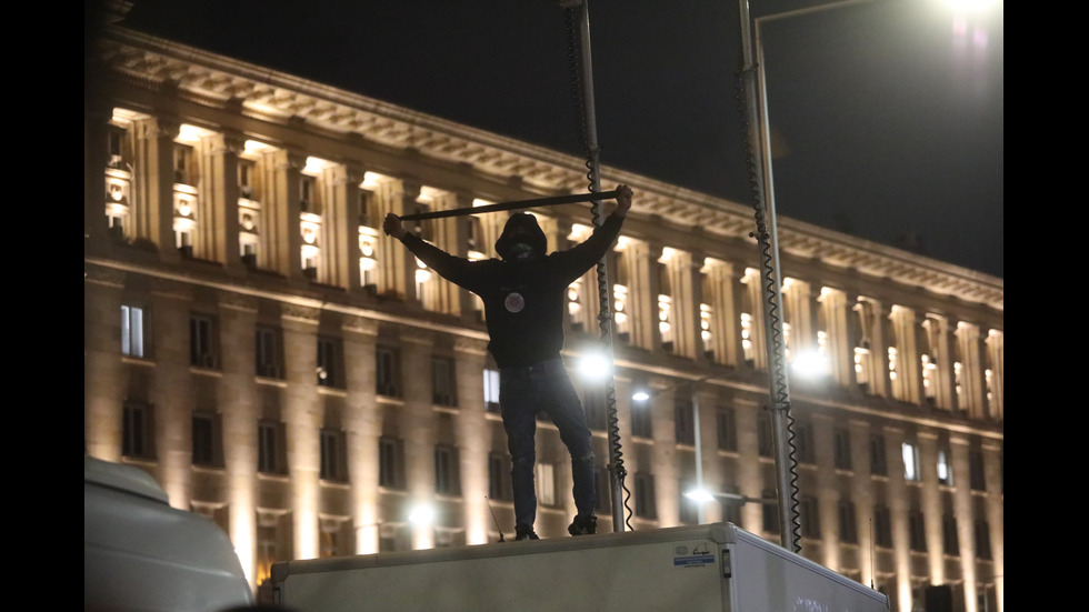 Протестиращи срещу Бюджет 2026 блокираха движението в "Триъгълника на властта"