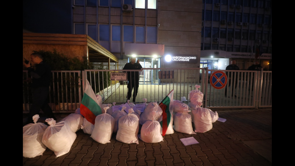 Автопоход на „Величие“: Протест в деня на извънредното заседание на НС