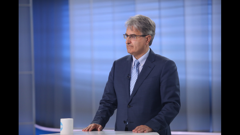 ЗАД КАДЪР: Изборният ден по NOVA В СНИМКИ