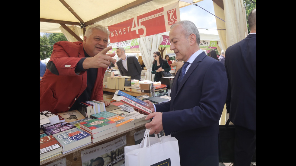 Започна Пролетният панаир на книгата