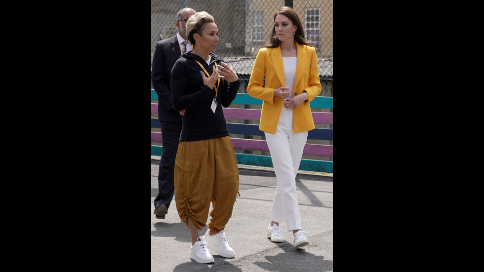 ЕЛЕГАНТНА В ЖЪЛТО: Принцесата на Уелс Катрин на благотворително събитие в Бат