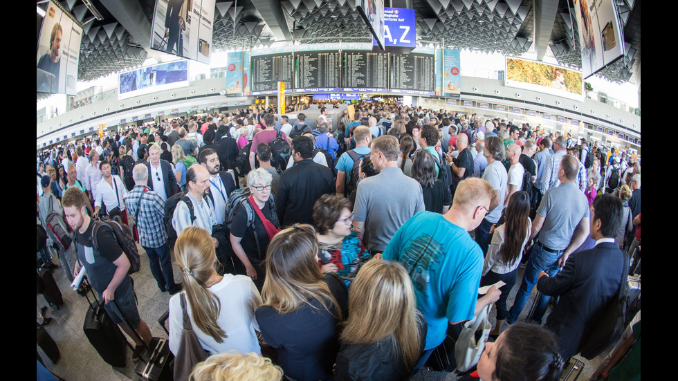 Евакуираха летището във Франкфурт