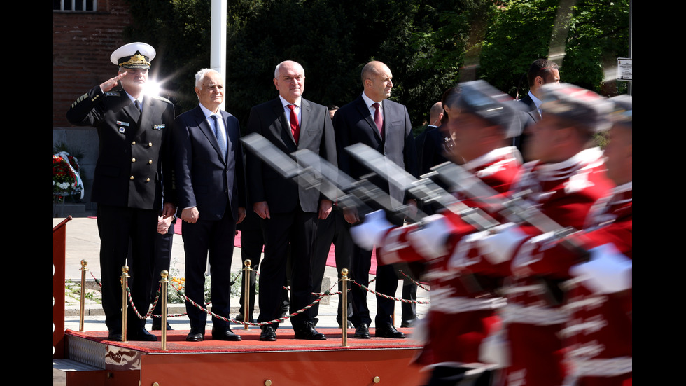 В Деня на храбростта и Българската армия: Водосвет на бойните знамена