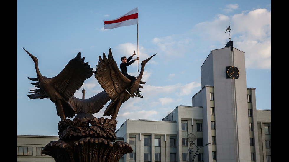 Кадри от дрон показват протестите в Беларус