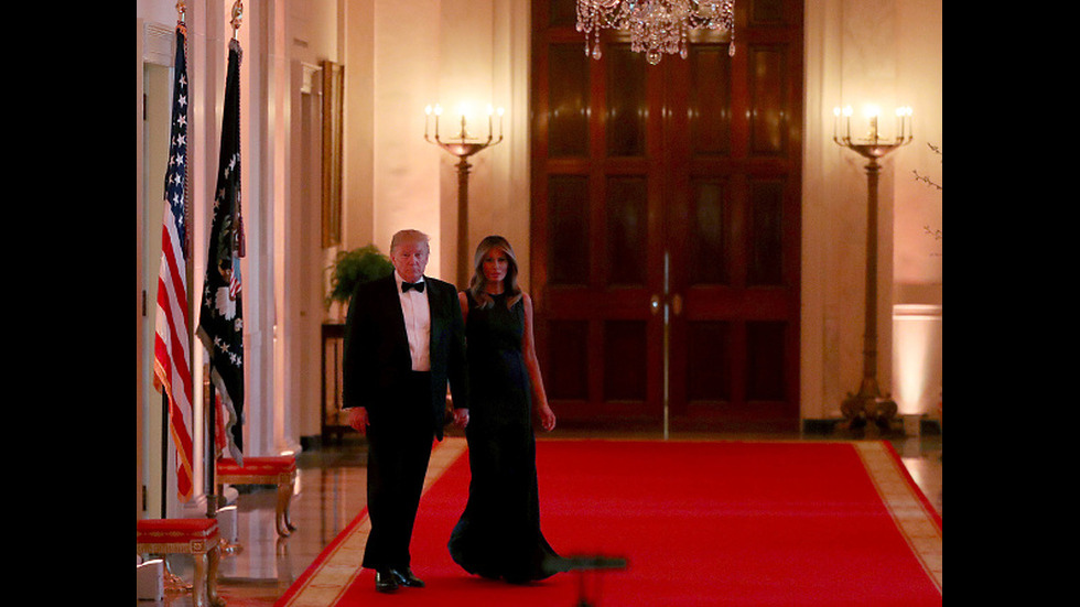 Стопанката на Белия дом с изумително красива рокля на вечерята в Белия дом