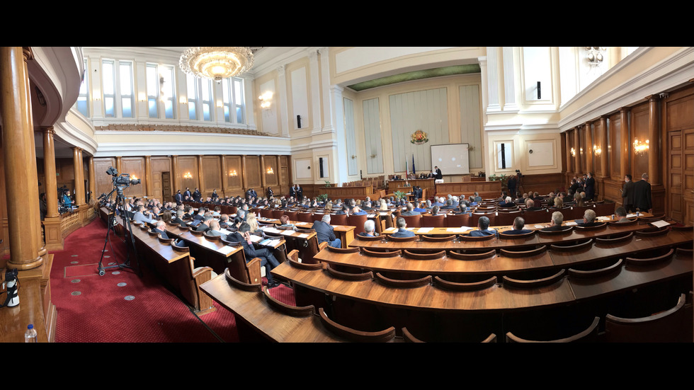 Бурни дебати в първия работен ден на новото Народно събрание