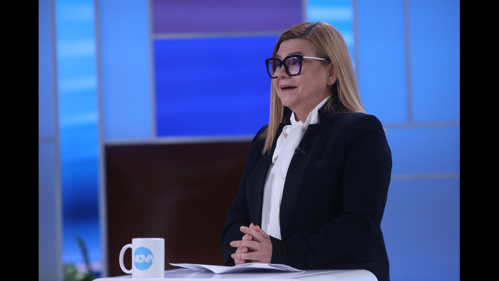 ЗАД КАДЪР: Изборният ден по NOVA В СНИМКИ