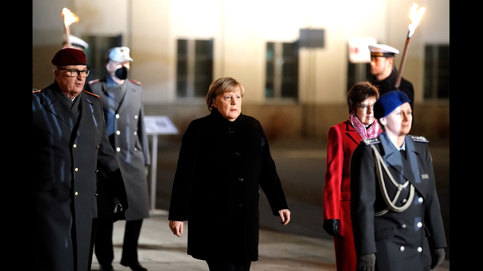 Армията изпрати Ангела Меркел с военен парад