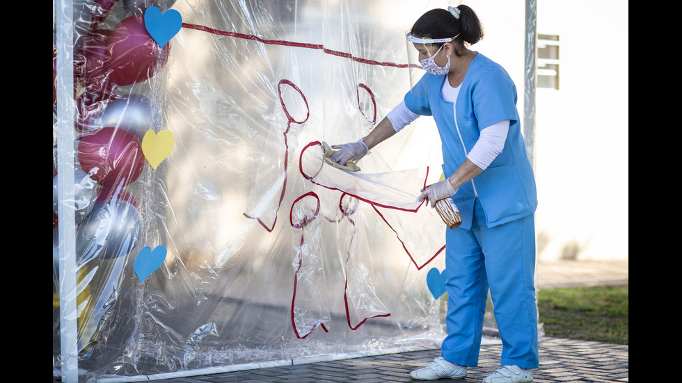 Бразилска болница построи "Тунел на прегръдките"