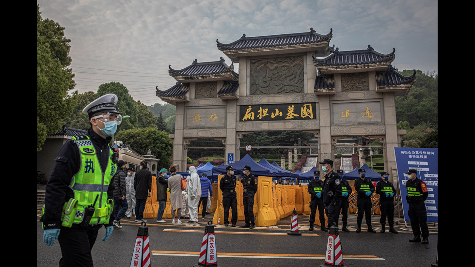 Китай почете паметта на починалите с коронавирус