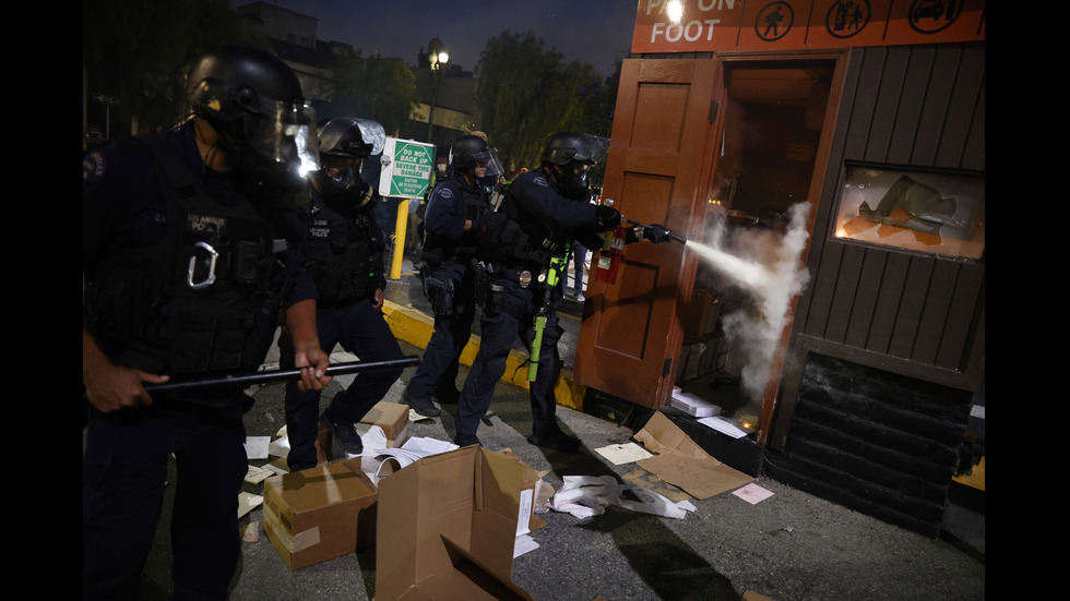 Сблъсъци между Гвардията и протестиращи в Лос Анджелис